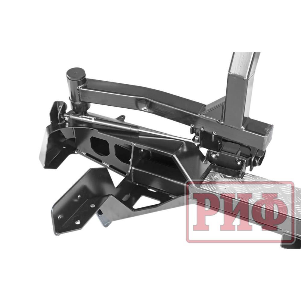 Бампер РИФ задний Toyota Hilux 1983-1997 с квадратом под фаркоп и калиткой