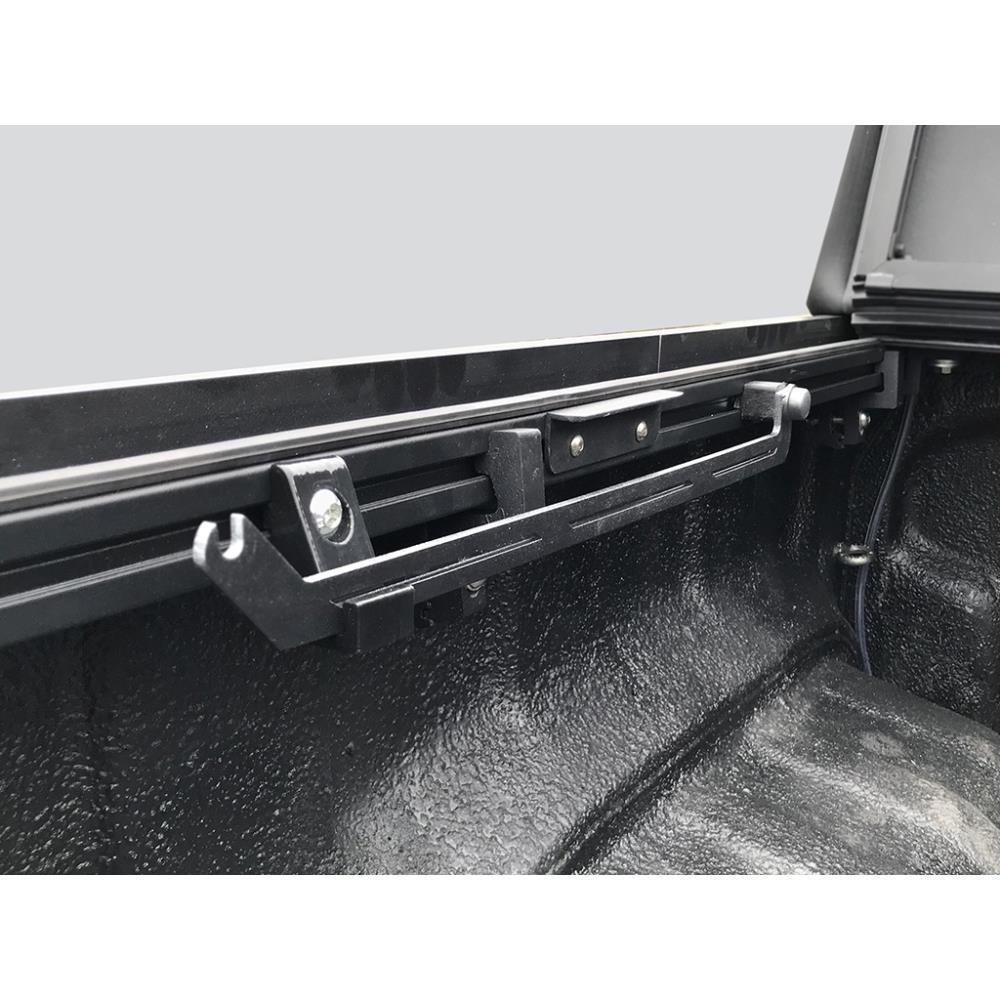 Четырех секционная крышка HAL на Mitsubishi L200 2015