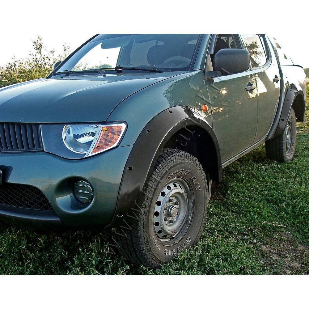 Комплект (Расширители колесных арок (широкие) и брызговики с выносом 50мм) Mitsubishi L200 2006-2013