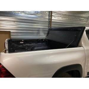 Крышка алюминиевая четырехсекционная Winbo на Toyota Hilux Revo (2015-2021)