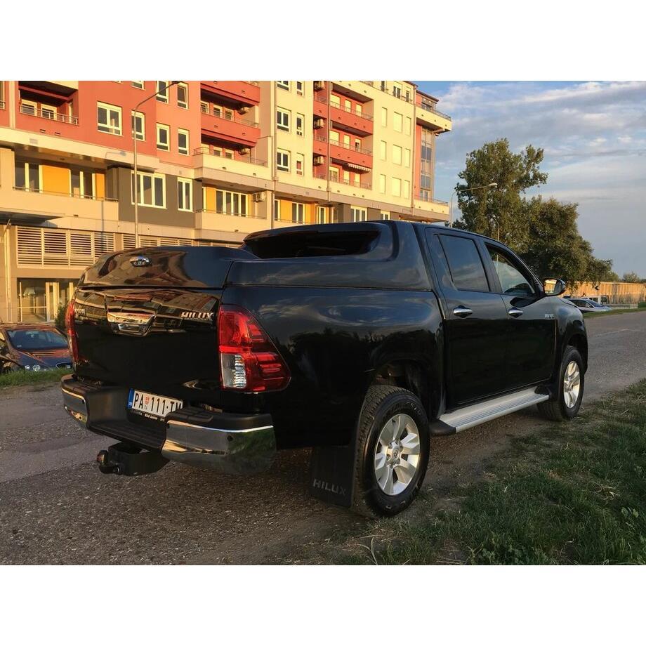 Крышка Ventastark Fullbox на Toyota Hilux Revo (2015-2021) (в цвет кузова)