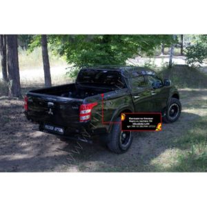 Накладка на задний откидной борт без скотча 3М Mitsubishi L200 2015-2018 (V дорестайлинг)