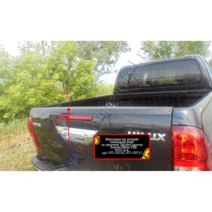Накладка на задний откидной борт без скотча 3М Toyota Hilux 2015-2018 (VIII дорестайлинг)