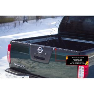 Накладка на задний откидной борт без скотча Nissan Navara