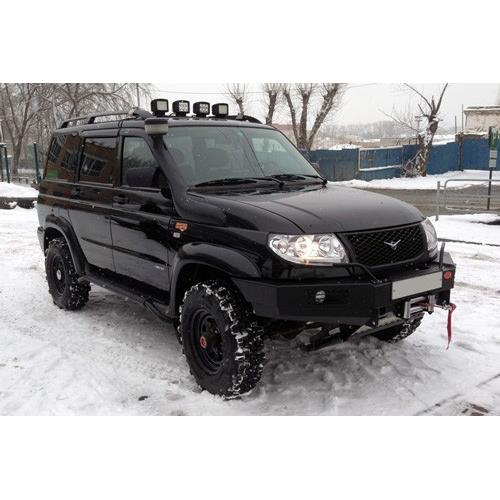 Передний силовой бампер с вертикальной площадкой лебёдки и оптикой на УАЗ Патриот