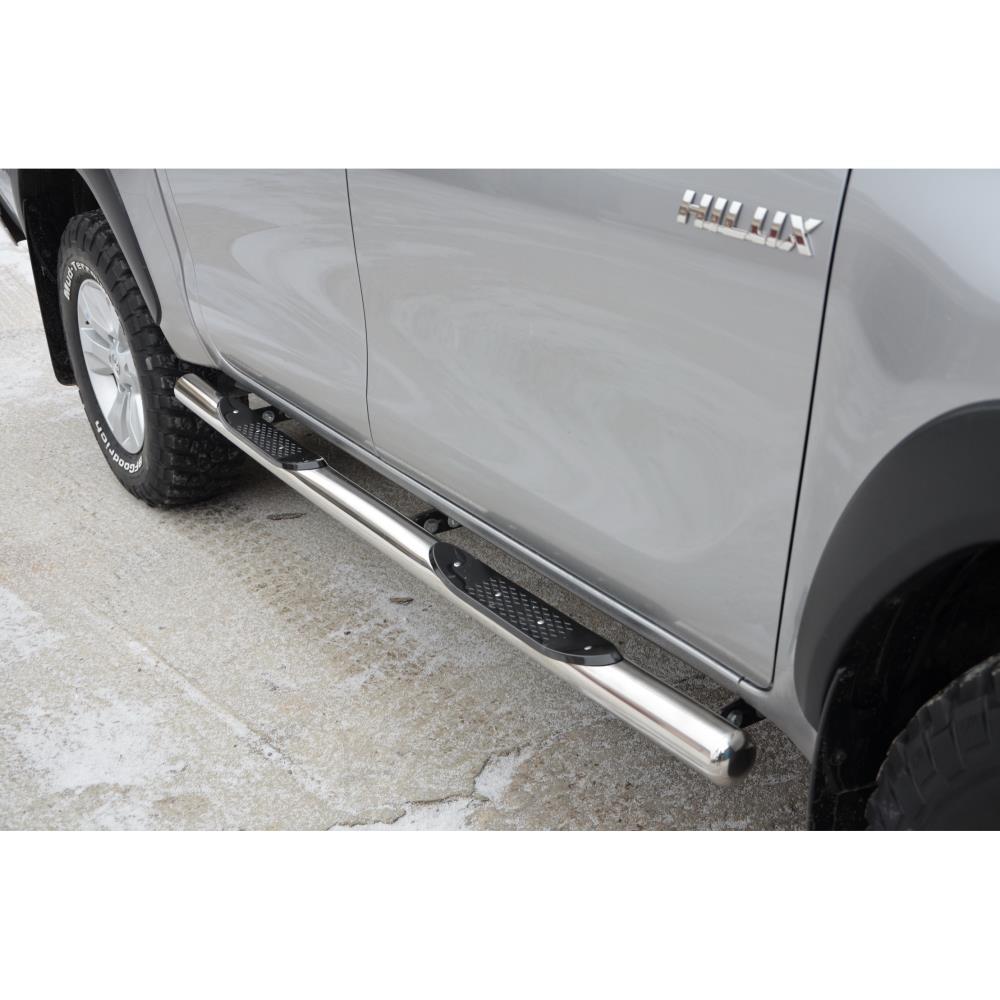 Порог труба с проступью Toyota Hilux 2015