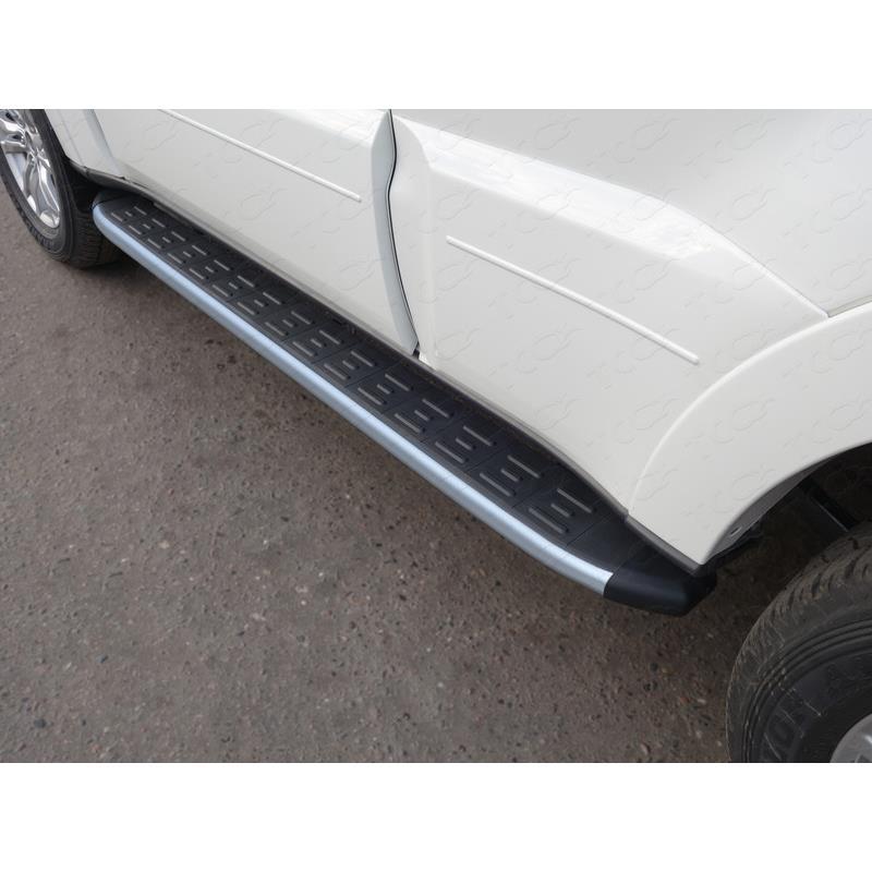 Пороги алюминиевые с пластиковой накладкой (карбон серебро) 1820 мм