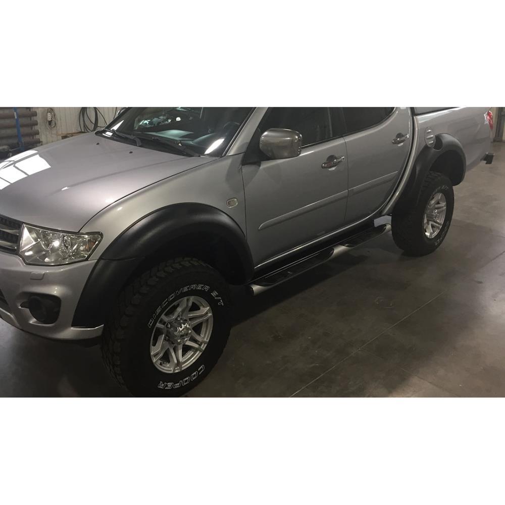 Расширители колёсных арок с передним бампером Mitsubishi L200 2013-2014