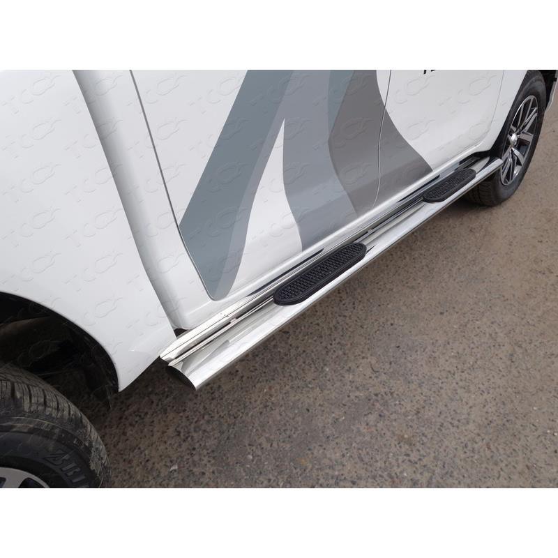TOYOTA HILUX 2015+ Пороги овальные с накладкой 120х60 мм