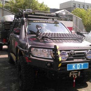 Передний силовой бампер II поколения с кенгурином алюминиевый - Toyota Land Cruiser 200.