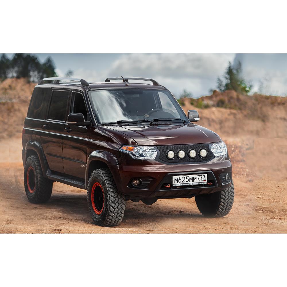 РЕШЁТКА ЧЁРНАЯ РЕСТАЙЛ С 4МЯ ФАРАМИ КРУГЛЫМИ на УАЗ Патриот