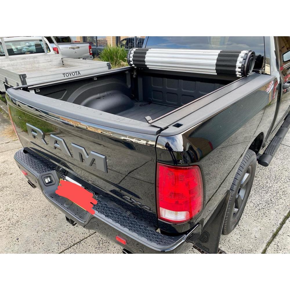 DL-DORA09-57HR Крышка жесткая HR DELUXAUTO рулонная 2015+ TOYOTA HILUX