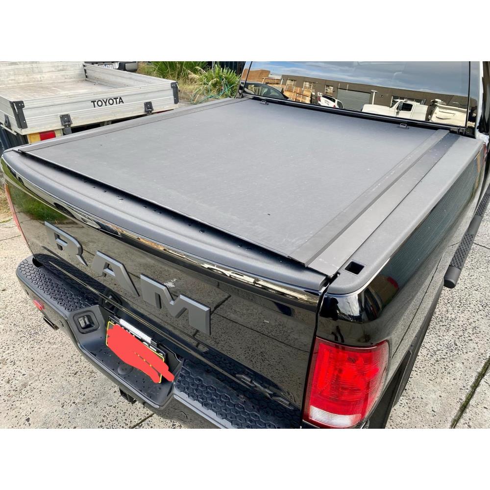 DL-DORA09-57HR Крышка жесткая HR DELUXAUTO рулонная 2015+ TOYOTA HILUX