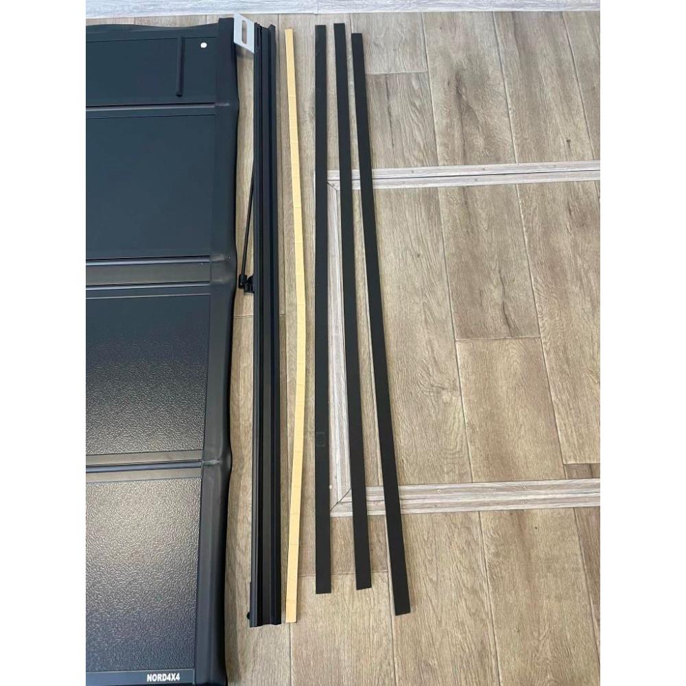 Крышка в кузов алюминиевая 4-ех секционная Toyota Tundra Crew Max