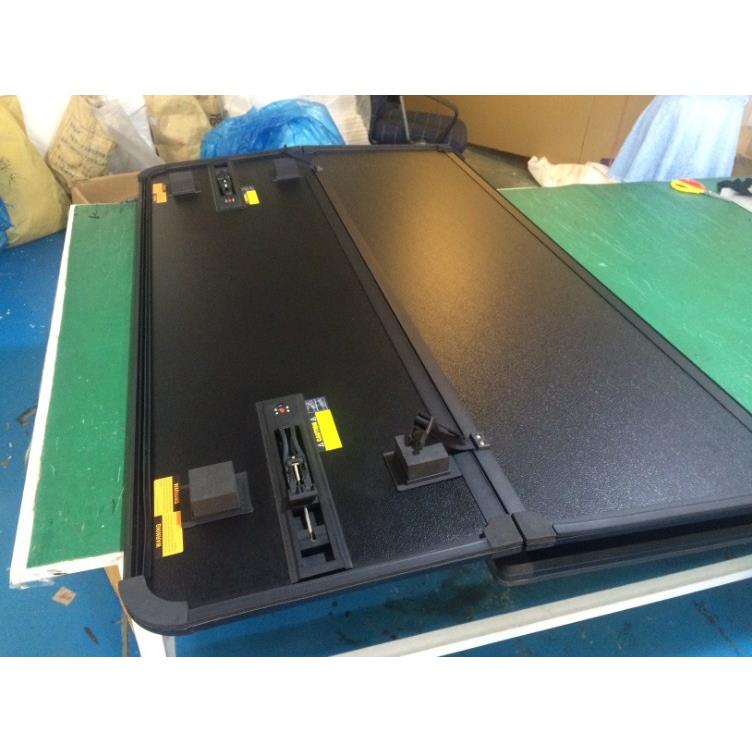 Крышка жесткая H3 DELUXAUTO 3х секционная складная TOYOTA TUNDRA Double Cab