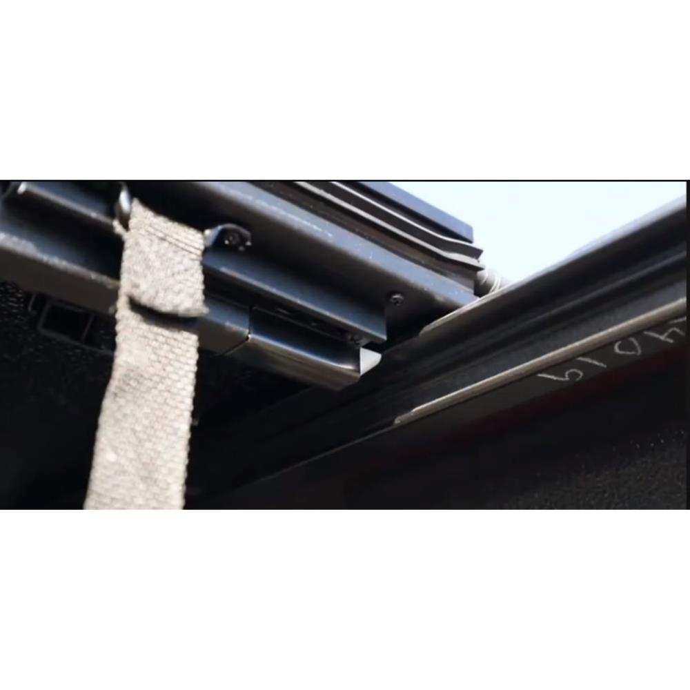 Жесткая трехсекционная крышка низкий профиль Toyota Tundra Crew Max ft. 5.5 (2014-2023) (двойная кабина)